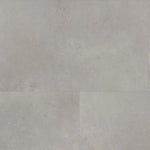 Close-up van Ambiant Sarino XL 67124213 Grey PVC tegelvloer - gedetailleerde betonlook textuur en stijlvolle grijze tinten