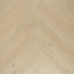 Douwes Dekker Ambitieus Brede Visgraat Rigid click 07818 Tiramisu PVC vloer, biedt duurzame en stijlvolle afwerking voor moderne woonruimtes