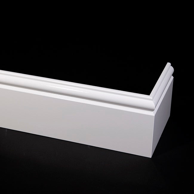 MDF Barok plint 120x15 cm in wit RAL9010, een luxe afwerking met een klassieke charme. Perfect voor het toevoegen van elegante details aan elke kamer