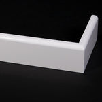 Witte MDF koloniale plint 76x18 mm RAL9010, ideaal voor een elegante en nette afwerking van wanden, passend bij diverse interieurstijlen