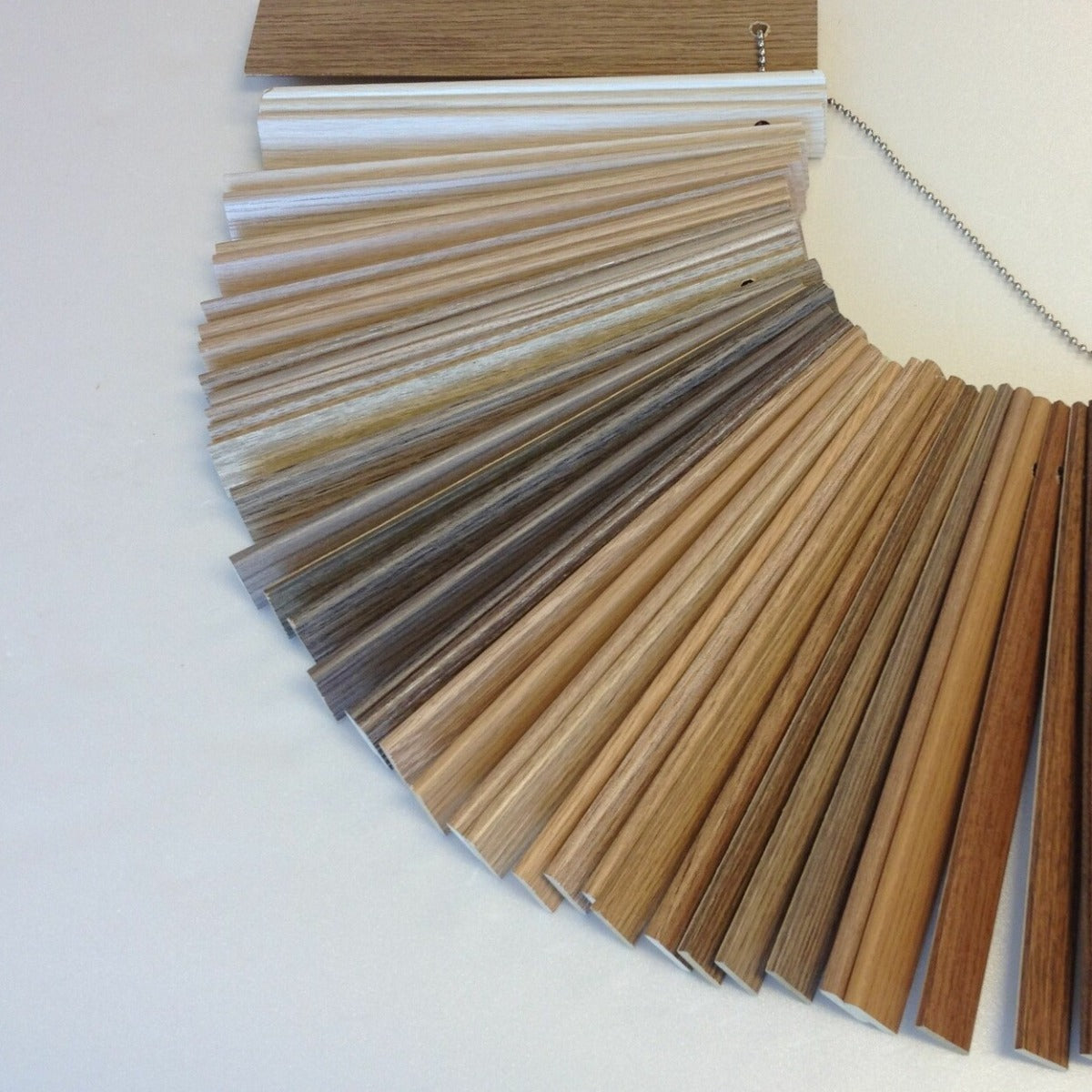 Moduleo plakplint, ideaal voor een nette vloeromlijsting, biedt duurzame kwaliteit en een moderne uitstraling voor elk interieur