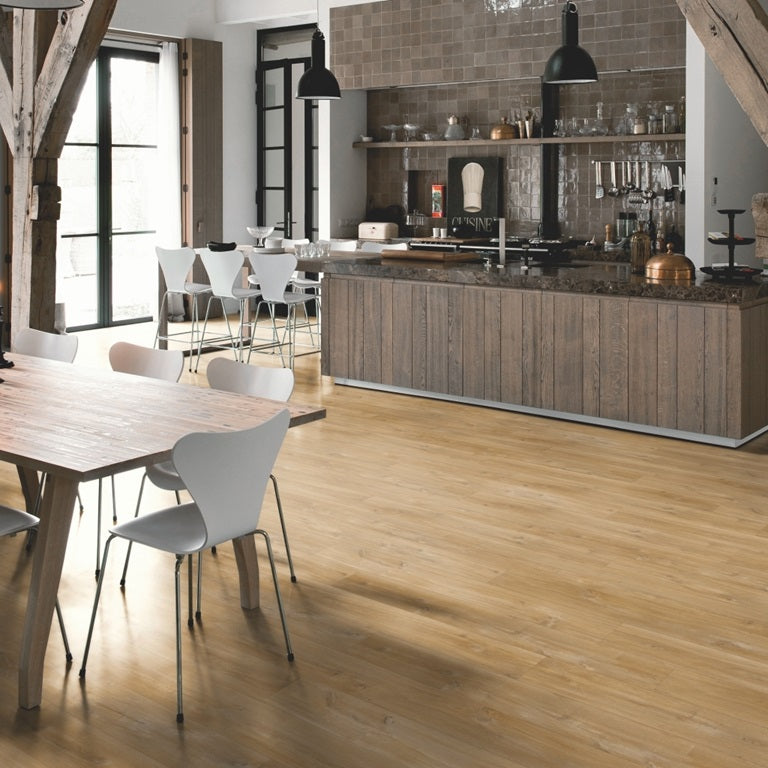 Quick Step Blos AVSPU40039 Canyon Naturelle Eik pvc vloer, licht naturel eiken click-vloer, perfect voor een rustiek en gezellig interieur