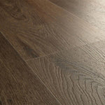 Quick Step Fuse SGMPC20330 Linnen Eik Donkerbruin pvc vloer, diepe eikenhoutlook voor een warme en elegante uitstraling