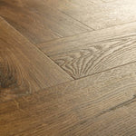 Quick Step Pristine SGHBC20334 Herfst Eik Bruin pvc vloer, diepe bruine visgraatvloer voor een warme en klassieke uitstraling