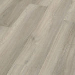 Close-up van Ambiant Avanto 90974505 Light Grey PVC vloer - gedetailleerde houtnerf en zachte lichtgrijze tinten