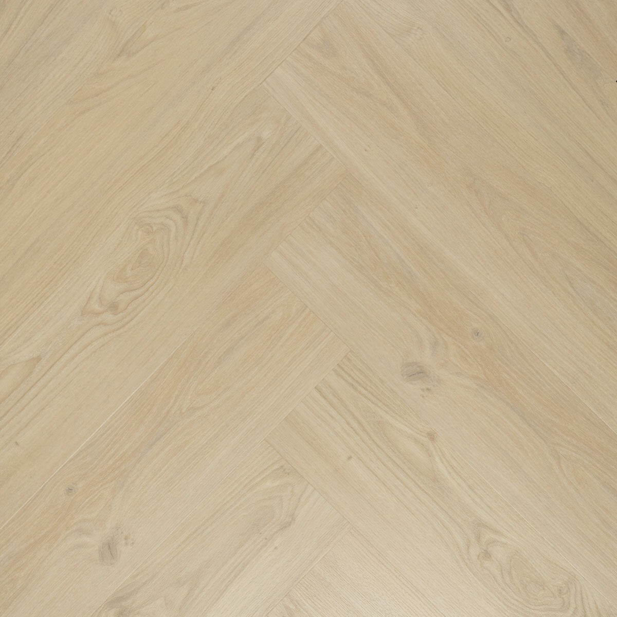 Douwes Dekker Ambitieus Trendy Visgraat 07806 Tiramisu PVC vloer, biedt een stijlvolle en duurzame afwerking, perfect voor moderne interieurs