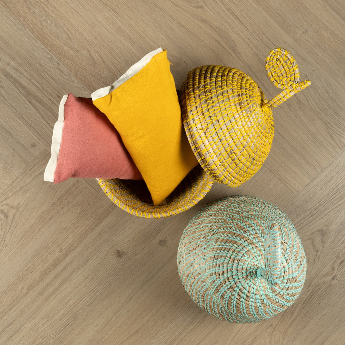 Douwes Dekker Ambitieus Trendy Visgraat 07807 Panna Cotta PVC vloer, elegante en robuuste afwerking, ideaal voor eigentijdse woonruimtes