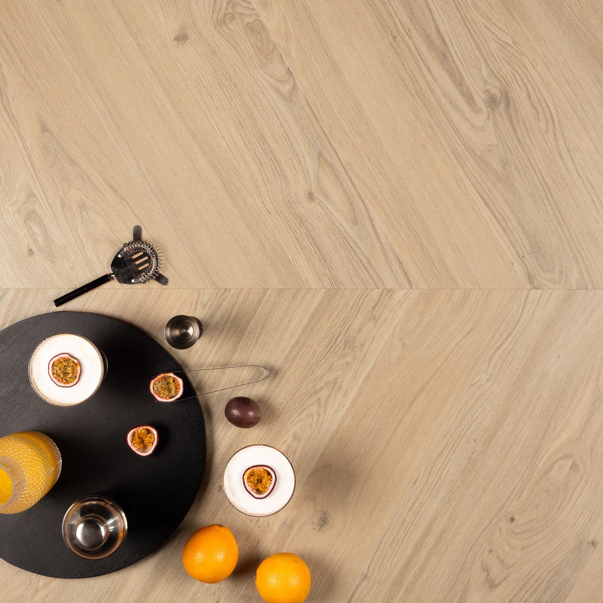 Douwes Dekker Ambitieus Hongaarse Punt Rigid click 07821 Crème Brûlée PVC vloer, stijl en robuustheid, ideaal voor eigentijdse inrichtingen