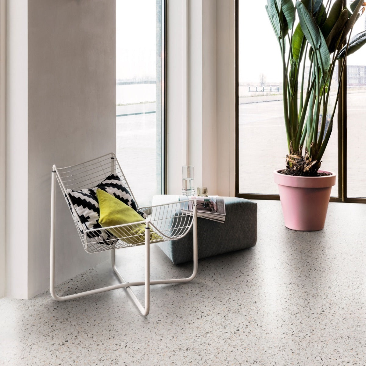 Floorify Kleine Tegels F524 Terrazzo Small PVC vloer - hoogwaardige tegelvloer die zorgt voor een modern, elegant en gastvrij woongevoel