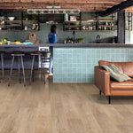 Floorify Lange Planken F017 Champagne PVC vloer - elegante houtlook planken die zorgen voor een eigentijds, stijlvol en gastvrij woongevoel
