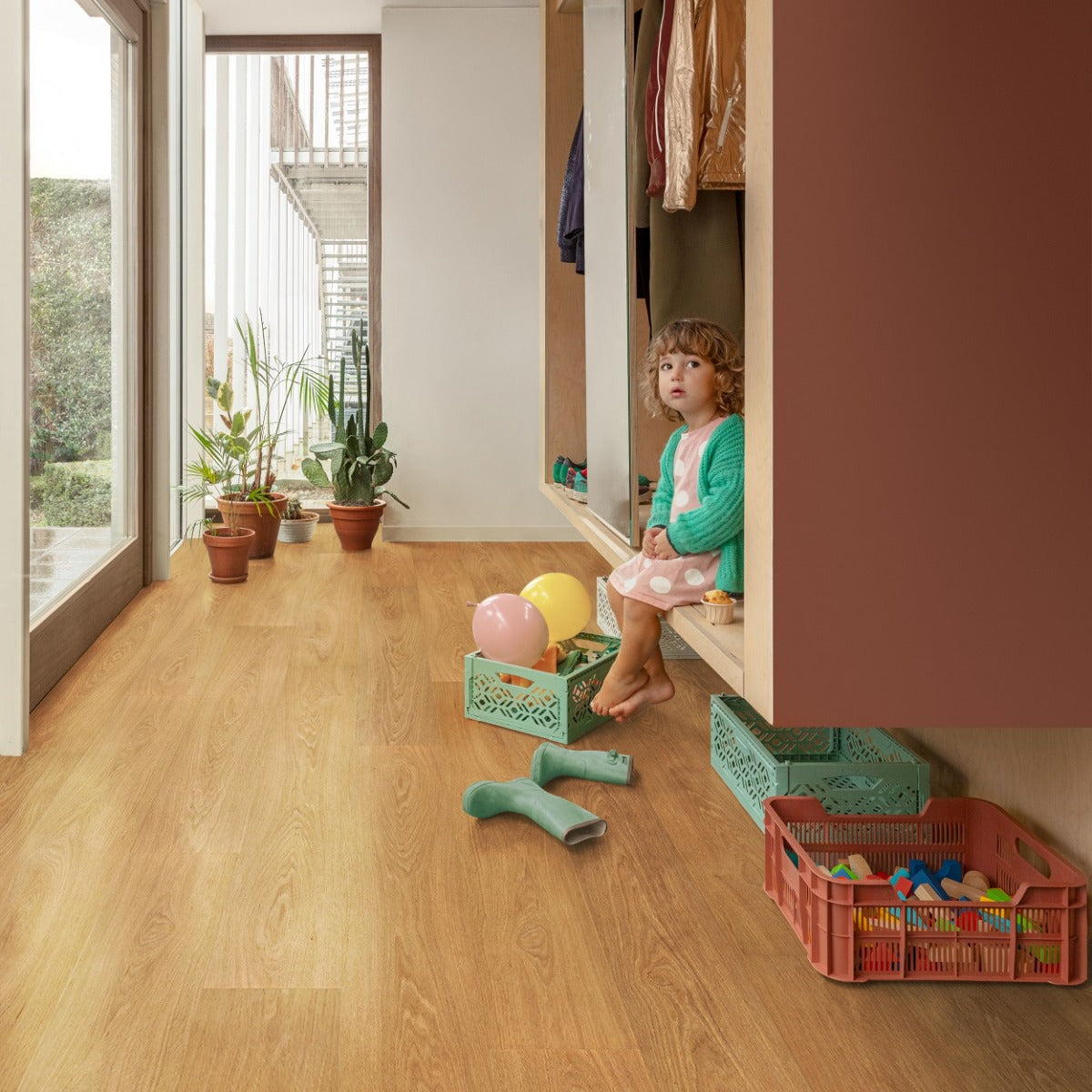 Floorify Lange Planken F025 Honey PVC vloer - stijlvolle houtlook planken die zorgen voor een eigentijds, elegant en warm woongevoel