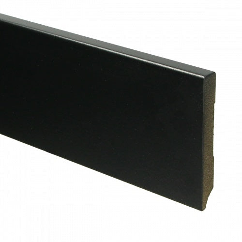 MDF Moderne plint 70x18 cm zwart RAL9005. Elegante plint in diep nacht zwart voor een eigentijdse en luxe uitstraling van de woonruimtes