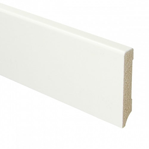MDF Moderne plint 70x18 cm wit RAL9016. Elegante, brede plint in verkeerswit voor een strakke afwerking met een eigentijdse uitstraling