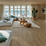 Stijlvolle mFLOR Authentic Hervik 85109 Vanja PVC vloer, benadrukt door een rustieke houtlook en duurzame afwerking