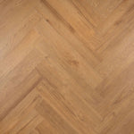 Moderne Otium Herringbone Jade 94645 PVC vloer in een eigentijdse ruimte, met een subtiel visgraatpatroon en een frisse, natuurlijke uitstraling