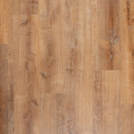 Elegante Otium Plank Poppy 94612 PVC vloer in een moderne setting, met gedetailleerde houtnerf en een rijke, warme uitstraling