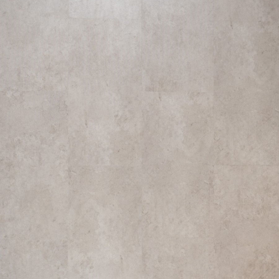 Moderne Otium Tile Pirin 94657 PVC vloer in een stijlvolle kamer, gekenmerkt door subtiele steentextuur en een verfijnde, luxe uitstraling