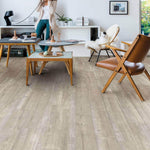 Quick Step Bloom AVMPU40074 Ochtendmist Den pvc vloer, subtiele dennen click-vloer in zachte tinten voor een kalm en modern interieur