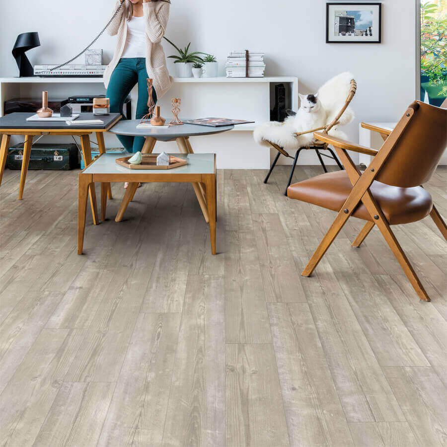 Quick Step Bloom AVMPU40074 Ochtendmist Den pvc vloer, subtiele dennen click-vloer in zachte tinten voor een kalm en modern interieur