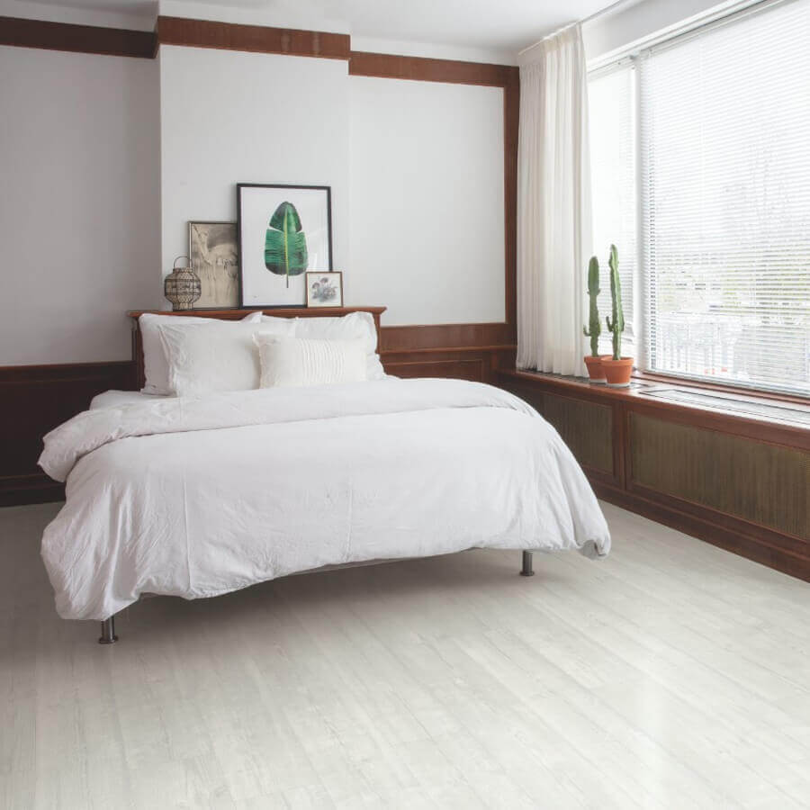 Quick Step Bloom AVMPU40204 Ondergesneeuwde Den pvc vloer, lichte dennenhoutlook voor een serene uitstraling