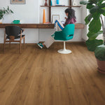 Quick Step Bloom AVMPU40315 Botanische Karamel Eik pvc vloer, karamel eiken click-vloer, perfect voor een sfeervol interieur