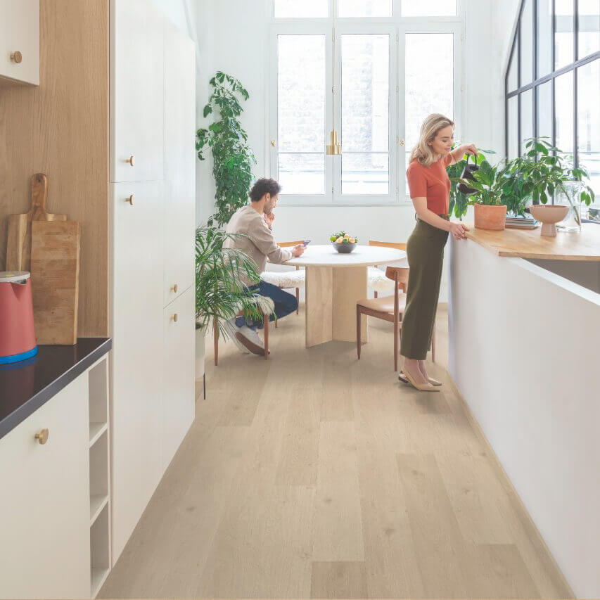 Quick Step Blos AVSPU40322 Kusteik Zand pvc vloer, lichte kusteik click-vloer in zandtinten, perfect voor een rustgevend interieur