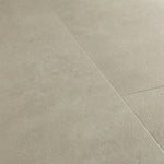 Quick Step Blush SGTC20308 Cement Warm Beige pvc vloer, tegeldecor in warme beigetinten voor een moderne uitstraling