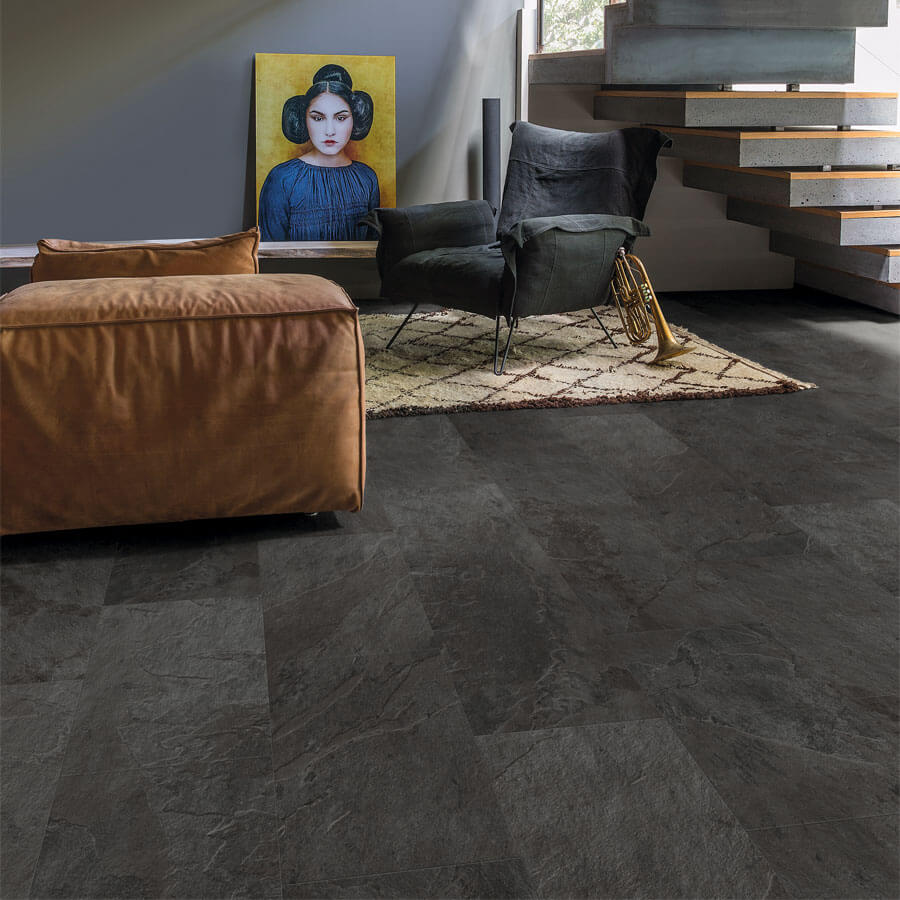 Quick Step Oro AVSTU40035 Zwarte Leisteen pvc vloer, duurzame click-vloer in diepzwarte leisteen voor een strakke en elegante afwerking