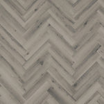 Tarkett iD Inspiration 70 Visgraat Forest Oak Smoke pvc vloer, gerookte eikentinten in visgraatpatroon voor een luxe, sfeervolle uitstraling